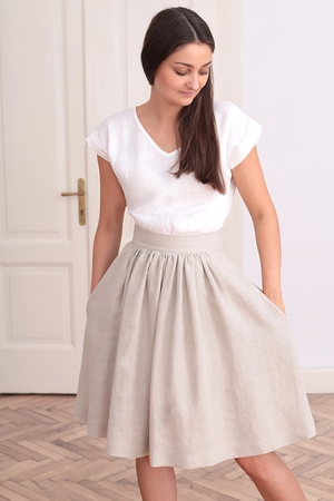 Czeska dziewczęca i damska spódnica Lotika wykonana z delikatnego, miękkiego 100% lnu jest idealna kobieca i wygodna w